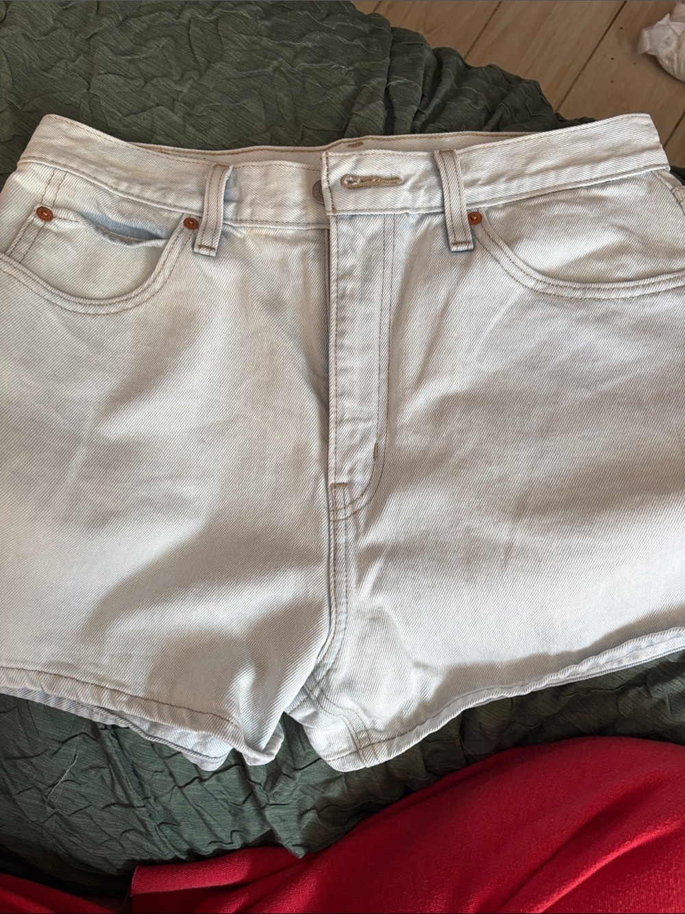 LEVIS HIGH WAIST SHORTS